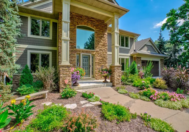 Photo 3 of Mansion for sale at 5256 Oxford St N, Saint Paul, MN 55126 | MLS# 7045191 | Listing updated on 2026-09-29