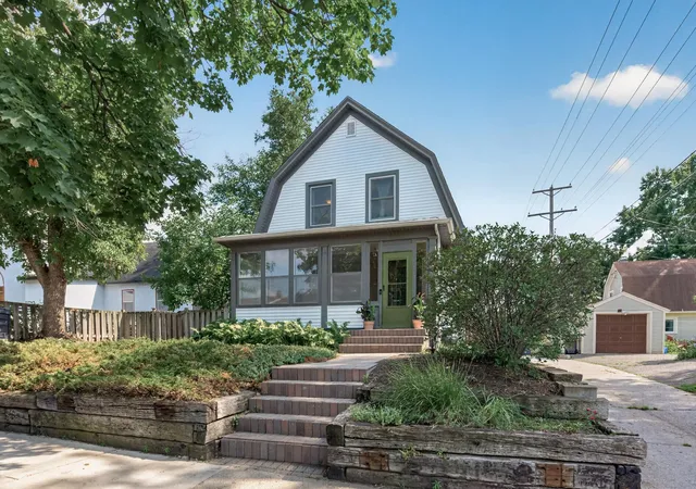 Homes for sale in Minneapolis, MN | 913 E 39th St, Minneapolis, MN 55407 | MLS# 7045201
