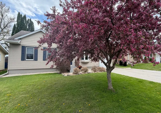 3rd image of 500 6Th St Ne, Stewartville, MN 55976 | MLS# 7045291