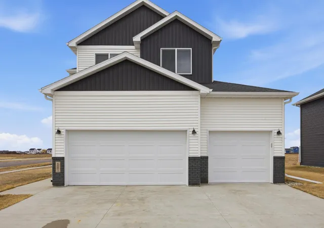 Homes for sale in Fargo, ND | 6683 28th St S, Fargo, ND 58104 | MLS# 7045342