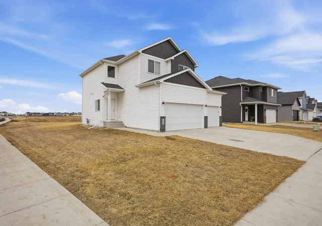 Homes for sale in Fargo, ND | 6683 28th St S, Fargo, ND 58104 | MLS# 7045342