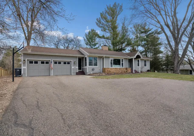 2nd image of 2820 Washta Bay Rd, Excelsior, MN 55331 | MLS# 7045413