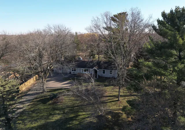 Photo 3 of Sale Pending at 2820 Washta Bay Rd, Excelsior, MN 55331 | MLS# 7045413 | Listing updated on 2026-09-24