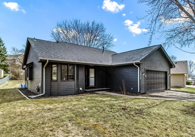 Homes for sale in Lakeville, MN | 16408 Griffon Trl, Lakeville, MN 55044 | MLS# 7045516