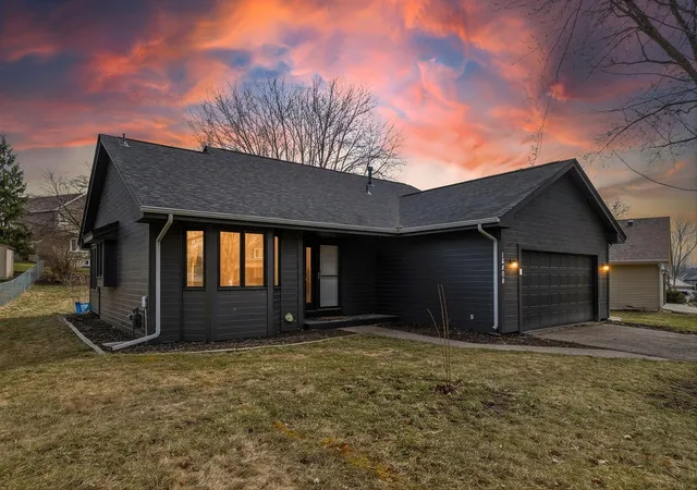 Homes for sale in Lakeville, MN | 16408 Griffon Trl, Lakeville, MN 55044 | MLS# 7045516