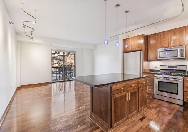 4th image of 317 Groveland Ave #116, Minneapolis, MN 55403 | MLS# 7045646