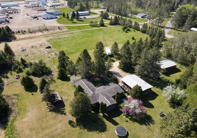 Photo 2 of Single family home for sale at 2700 Glenwood Dr, Grand Rapids, MN 55744 | MLS# 7045701 | Listing updated on 2026-09-29