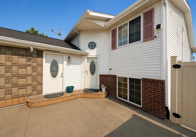 Photo 2 of Single family home for sale at 238 Pinewood Blvd, West Fargo, ND 58078 | MLS# 7045820 | Listing updated on 2026-08-28