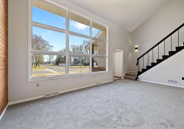 2nd image of 818 9th St, Farmington, MN 55024 | MLS# 7045932