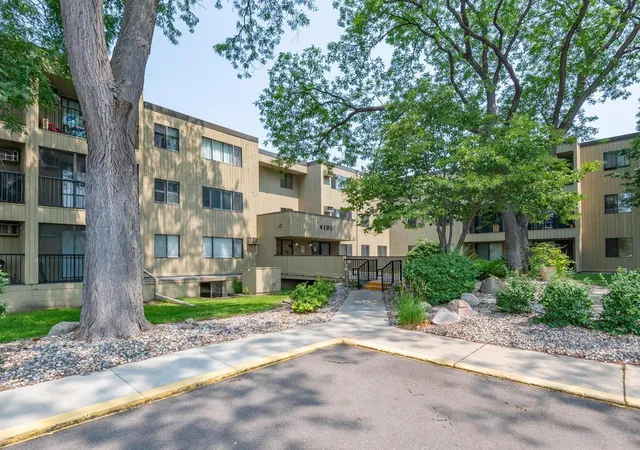 Homes for sale in Edina, MN | 4101 Parklawn Avenue, Edina, MN 55435 | Houzeo