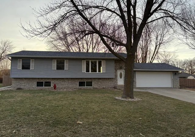 Homes for sale in Pipestone, MN | 902 5th Ave Se, Pipestone, MN 56164 | MLS# 7046055