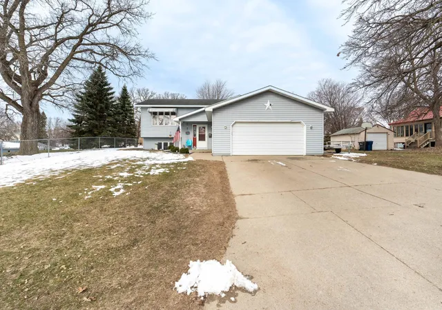 Homes for sale in Fergus Falls, MN | 517 Springen Ave, Fergus Falls, MN 56537 | MLS# 7046302