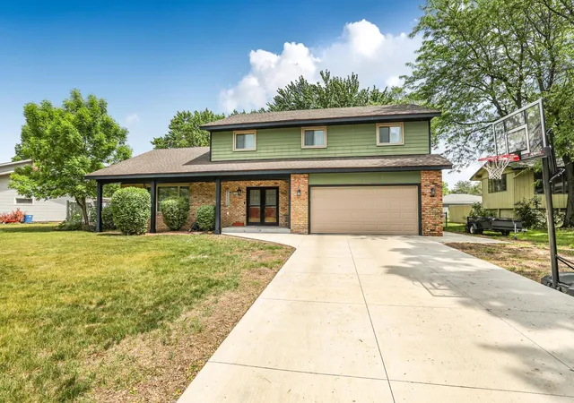 Photo 3 of Sale Pending at 14 Pandolfo Pl, Saint Cloud, MN 56303 | MLS# 7046355 | Listing updated on 2026-10-01