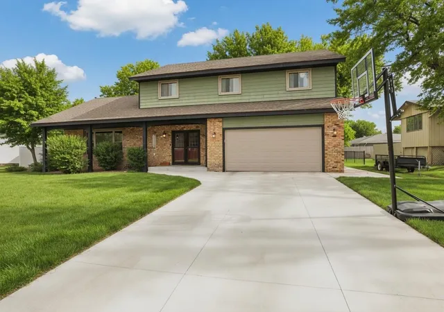 Photo 3 of Sale Pending at 14 Pandolfo Pl, Saint Cloud, MN 56303 | MLS# 7046355 | Listing updated on 2026-10-01