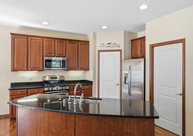 4th image of 2156 Cedar Grove Trl, Saint Paul, MN 55122 | MLS# 7046375