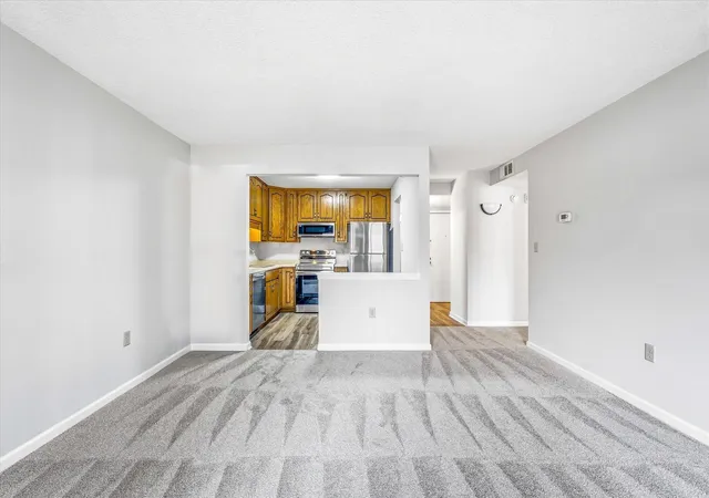 Listing Photo 5 - Condo for sale in building located at 3150 Gln Oaks Ave, White Bear Lake, MN 55110 - Unit #105A