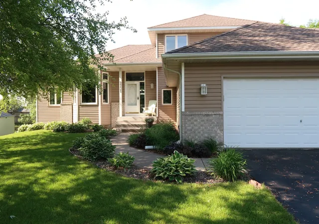 2nd image of 9731 Greenspruce Ct N, Brooklyn Park, MN 55443 | MLS# 7046642