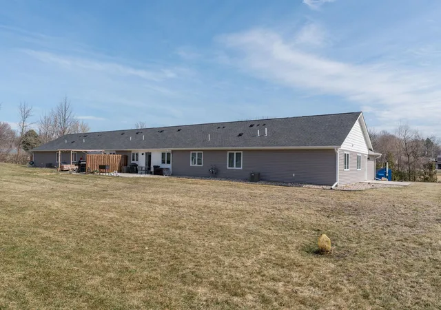 Homes for sale in Elysian, MN | 220 Maple Ave Sw, Elysian, MN 56028 | MLS# 7046788