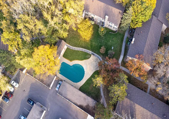 2nd image of 4548 Cedar Lake Rd S, Minneapolis, MN 55416