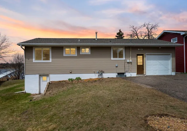 Homes for sale in Annandale, MN | 524 Lakeshore Cir, Annandale, MN 55302 | MLS# 7046847