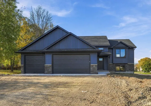 Single family home for sale at 521 Summit Cir, Baldwin, WI 54002 | MLS# 7047036