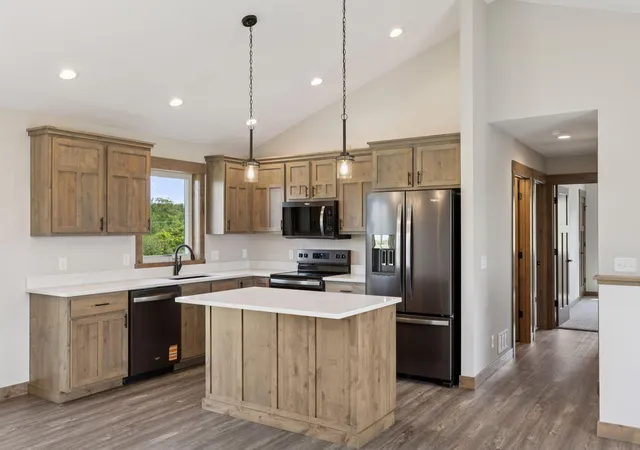 2nd image of 521 Summit Circle, Baldwin, WI 54002 | MLS# 7047036