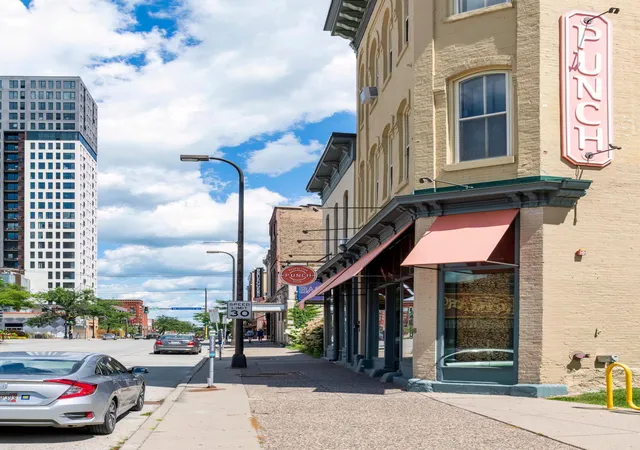 2nd image of 45 University Ave Se, Minneapolis, MN 55414