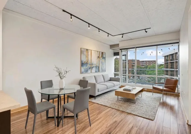 4th image of 45 University Ave Se, Minneapolis, MN 55414