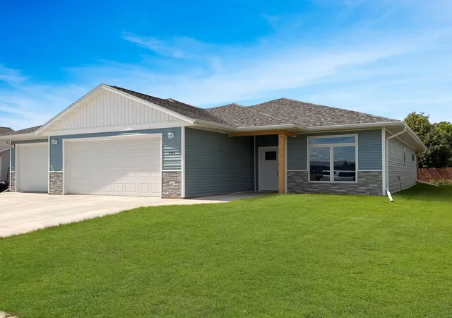 Homes for sale in Marshall, MN | 503 Darlene Dr, Marshall, MN 56258 | MLS# 7047195