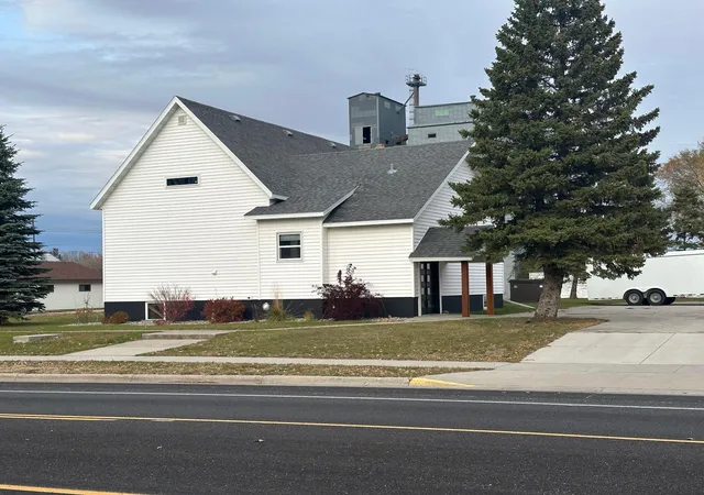 1st image of 504 Main St S, Karlstad, MN 56732 | MLS# 7047216