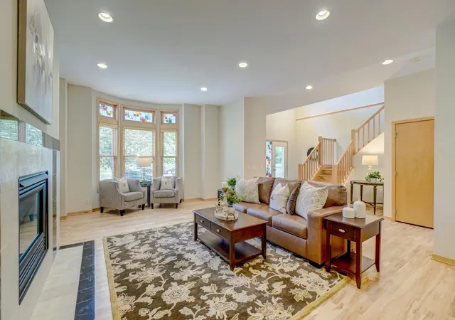 Photo 4 of Single family home for sale at 552 Summit Ave, Saint Paul, MN 55102 | MLS# 7047265 | Listing updated on 2026-10-02
