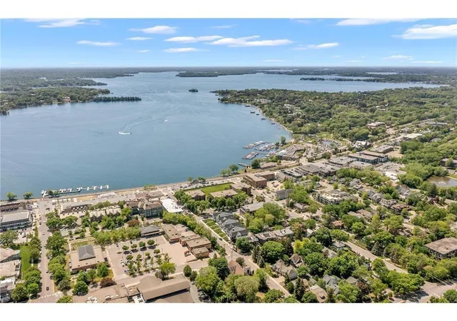 2nd image of 540 Indian Mound St, Wayzata, MN 55391