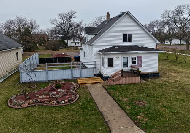 Photo 1 of Single family home for sale at 736 Cedar Ave, Westbrook, MN 56183 | MLS# 7047409 | Listing updated on 2026-09-02