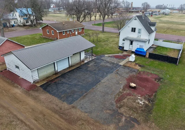 Photo 3 of Single family home for sale at 736 Cedar Ave, Westbrook, MN 56183 | MLS# 7047409 | Listing updated on 2026-09-02