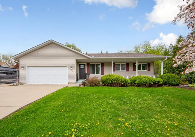 Homes for sale in Faribault, MN | 410 Littleford Ln, Faribault, MN 55021 | MLS# 7047807