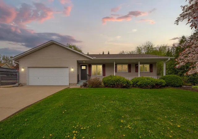 Homes for sale in Faribault, MN | 410 Littleford Ln, Faribault, MN 55021 | MLS# 7047807
