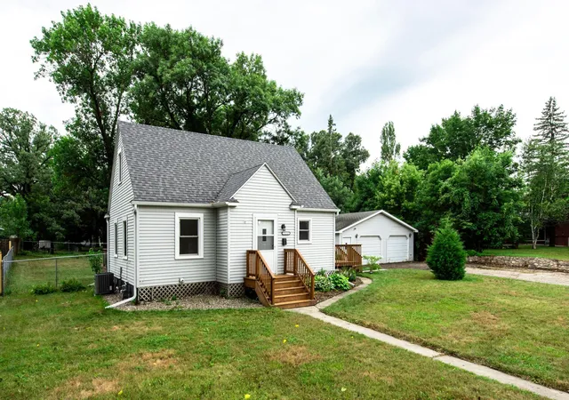 1st image of 712 4th Ave E, Alexandria, MN 56308 | MLS# 7047847