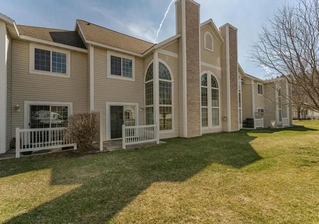 Photo 2 of Single family home for sale at 1930 Topaz Pointe Ln Sw, Rochester, MN 55902 | MLS# 7048090 | Listing updated on 2026-09-21