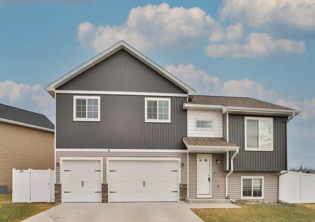 Photo 1 of Single family home for sale at 809 Holton Ave, Brainerd, MN 56401 | MLS# 7048263 | Listing updated on 2026-08-17