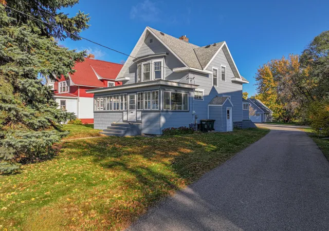 Photo 3 of Single family home for sale at 4 N Lakeshore Dr, Glenwood, MN 56334 | MLS# 7048370 | Listing updated on 2026-08-14