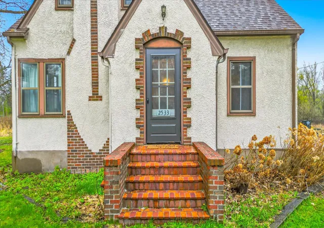 3rd image of 2533 Snelling Curv, Saint Paul, MN 55113 | MLS# 7048571