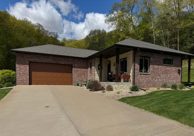 Photo 1 of Single family home for sale at 2760 Oakhurst Dr, Lake City, MN 55041 | MLS# 7048611 | Listing updated on 2026-09-21
