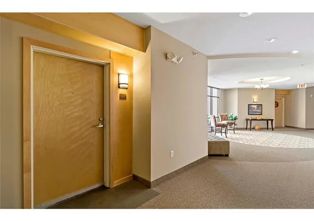 2nd image of 2405 39th Ave Ne #401, Saint Anthony, MN 55421 | MLS# 7048687