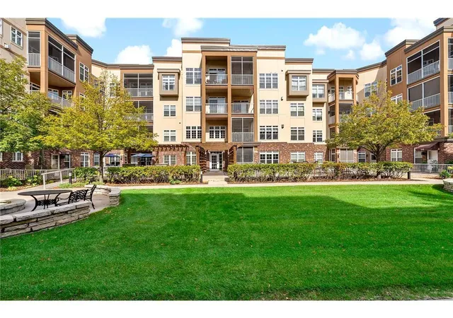 42nd image of 2405 39th Ave Ne #401, Saint Anthony, MN 55421 | MLS# 7048687