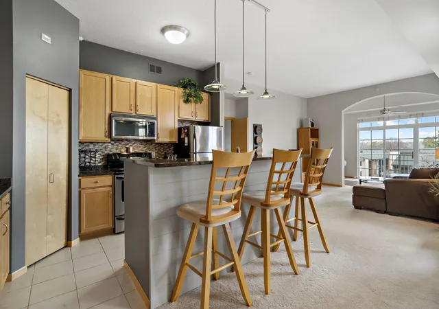 4th image of 2405 39th Ave NE, St. Anthony, MN 55421