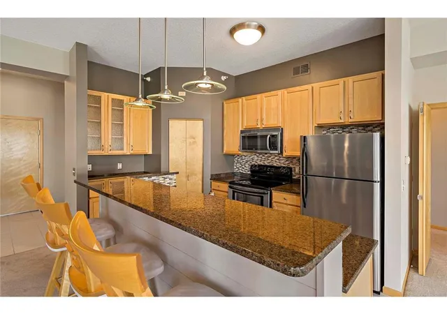 5th image of 2405 39th Ave NE, St. Anthony, MN 55421