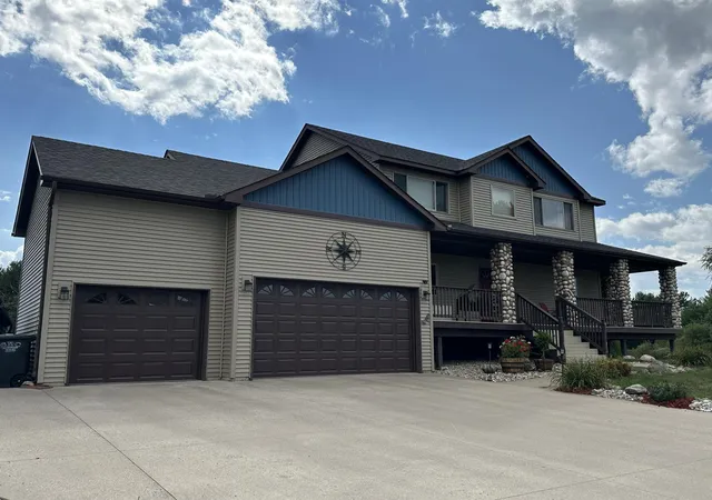 Photo 3 of Single family home for sale at 5524 188th Avenue Ne, Wyoming, MN 55092 | MLS# 7048920 | Listing updated on 2026-08-26