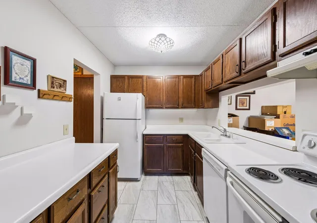 Listing Photo 4 - Condo for sale in building located at 10531 Cedar Lake Rd, Minnetonka, MN 55305 - Unit #212