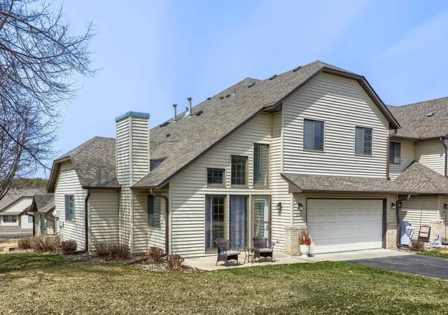 Homes for sale in Stillwater, MN | 1322 Cottage Dr, Stillwater, MN 55082 | MLS# 7049023
