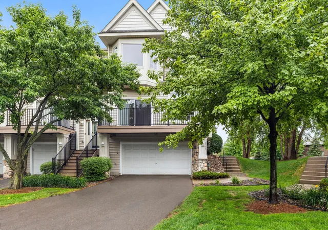 Photo 3 of Single family home for sale at 2177 Eagle Tr Ln, Saint Paul, MN 55129 | MLS# 7049142 | Listing updated on 2026-08-31
